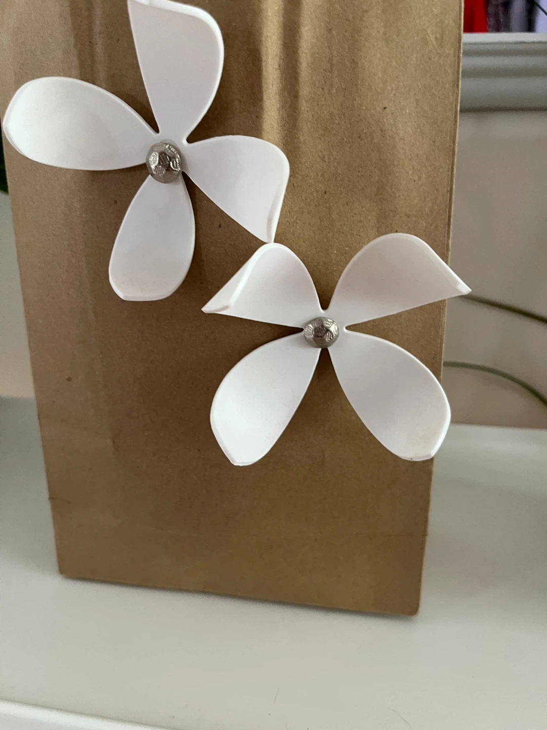 Umbra White Flower Embellishments Decor - photo 5