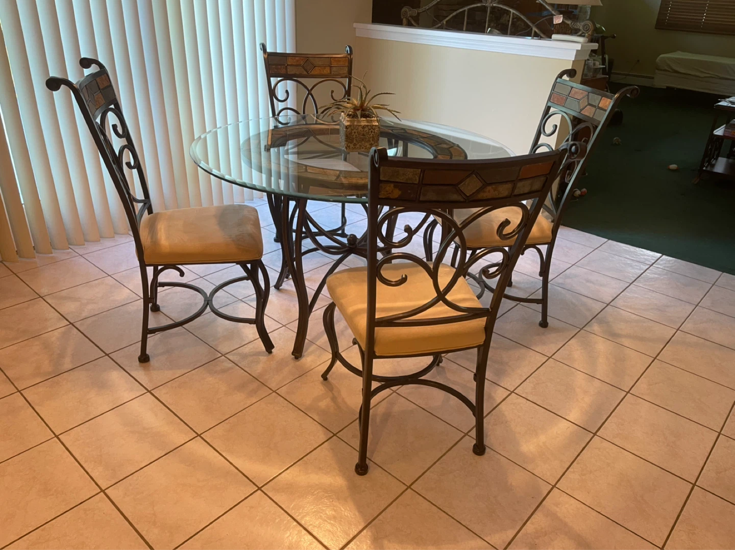 Kitchen table & 4 chairs - photo 3