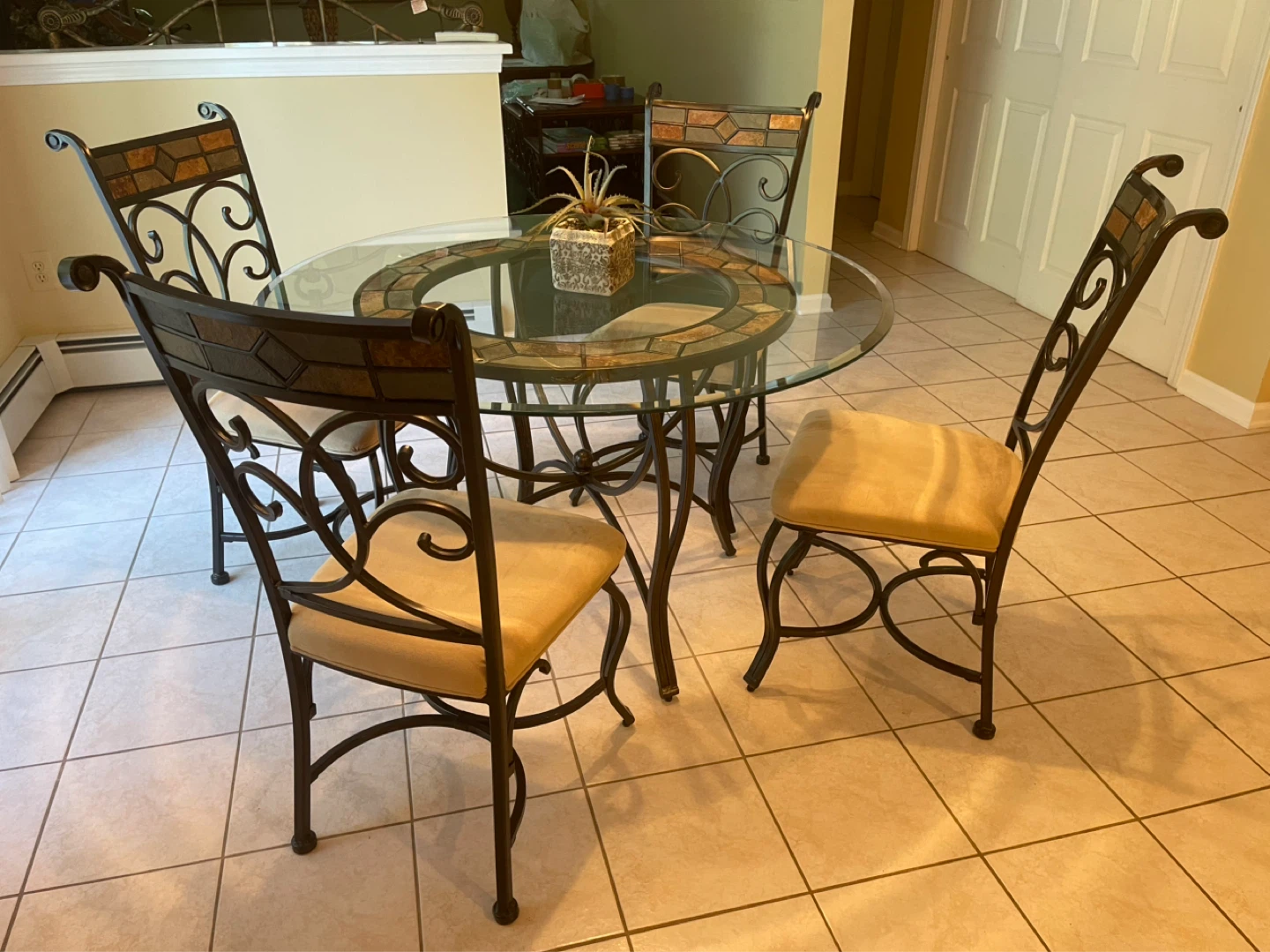 Kitchen table & 4 chairs - photo 4