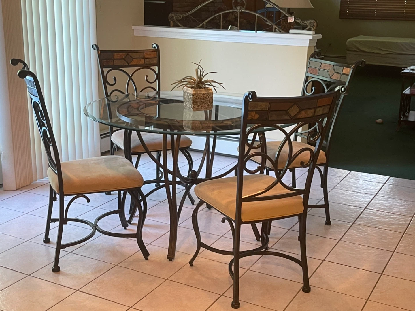 Kitchen table & 4 chairs - photo 2
