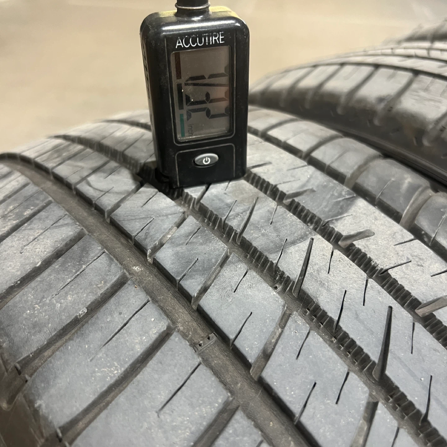 4x Michelin Pilot Sport all season Tires 225/50R18 - photo 2