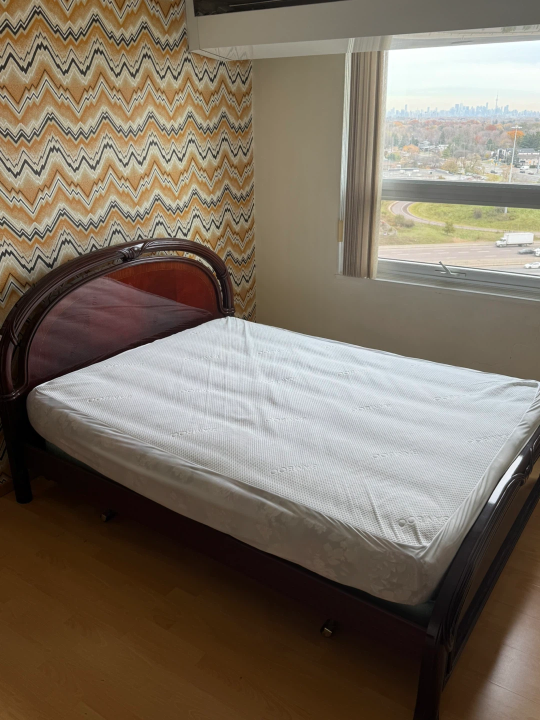 Dark Wood Headboard with Metal Bed Frame