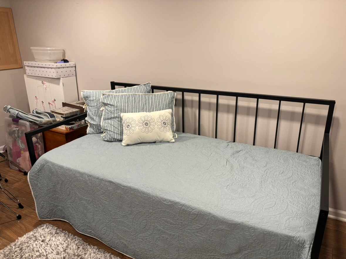 Black Metal Daybed with Trundle