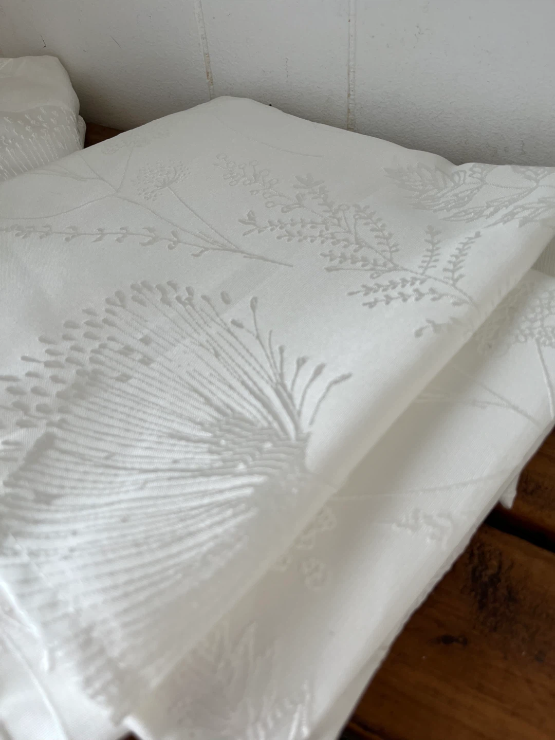 2 White Curtain Shams w Botanical Embossing - photo 2