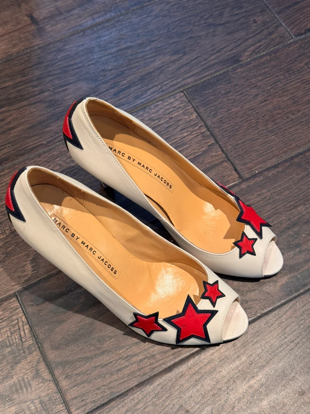 Vintage Marc by Marc Jacobs Cream & Red Star Heels - photo 2