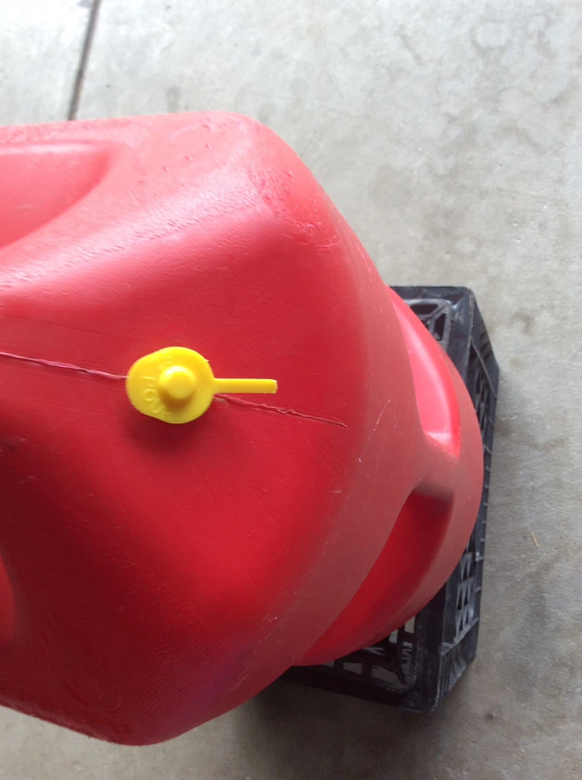 Midwest Can Company 6 Gallon Gasoline Can - photo 5