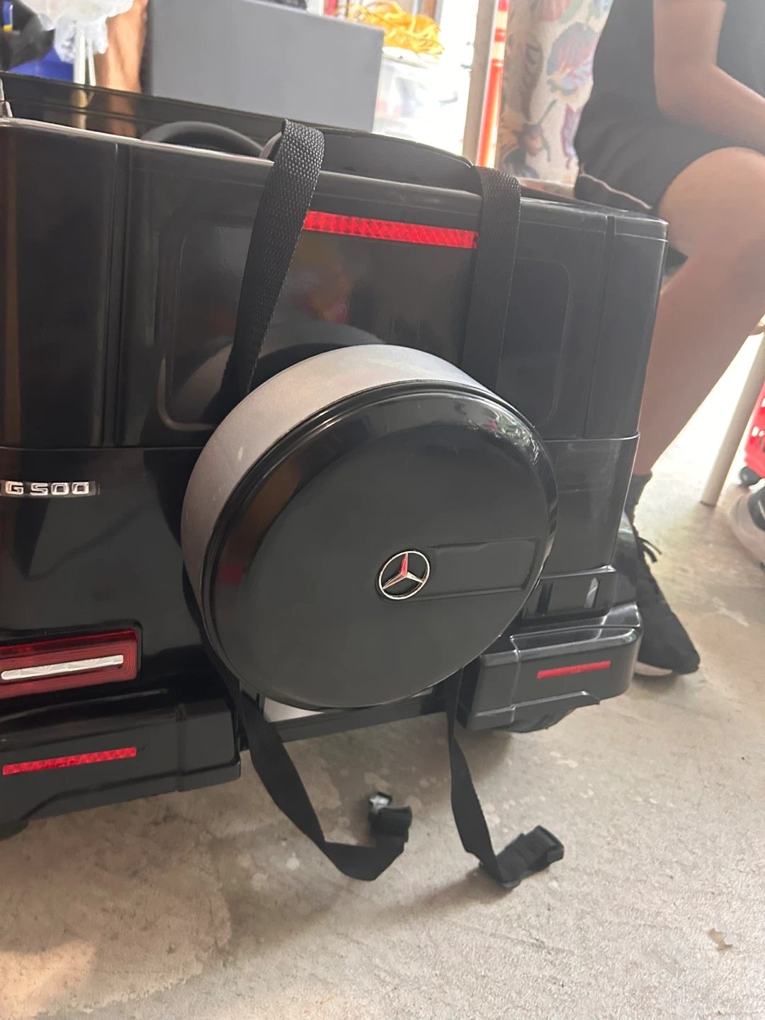 Kids Mercedes G-Class Ride-On Car (Battery replacement needed) - photo 3