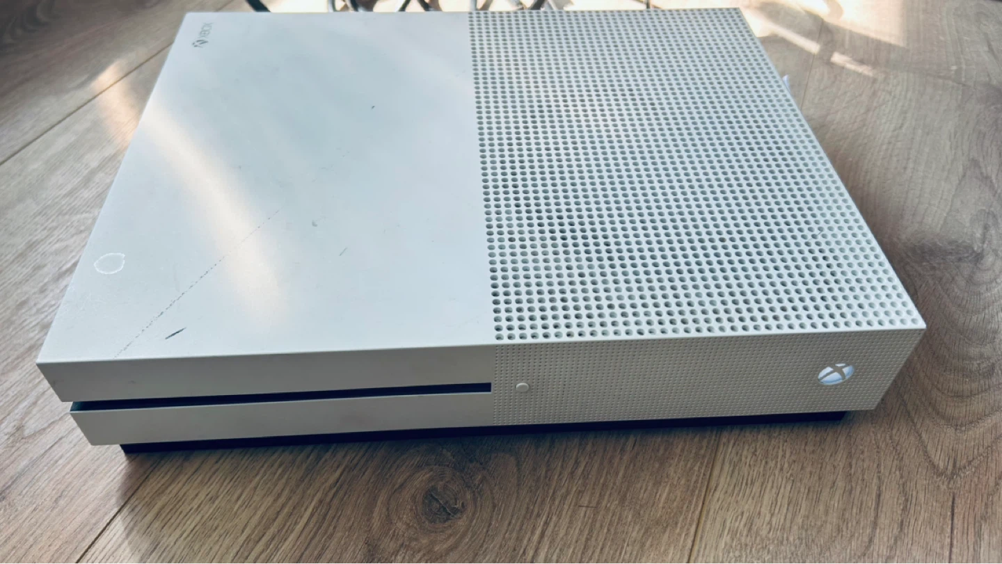 Xbox One S Console – Working – No Controller – As Is