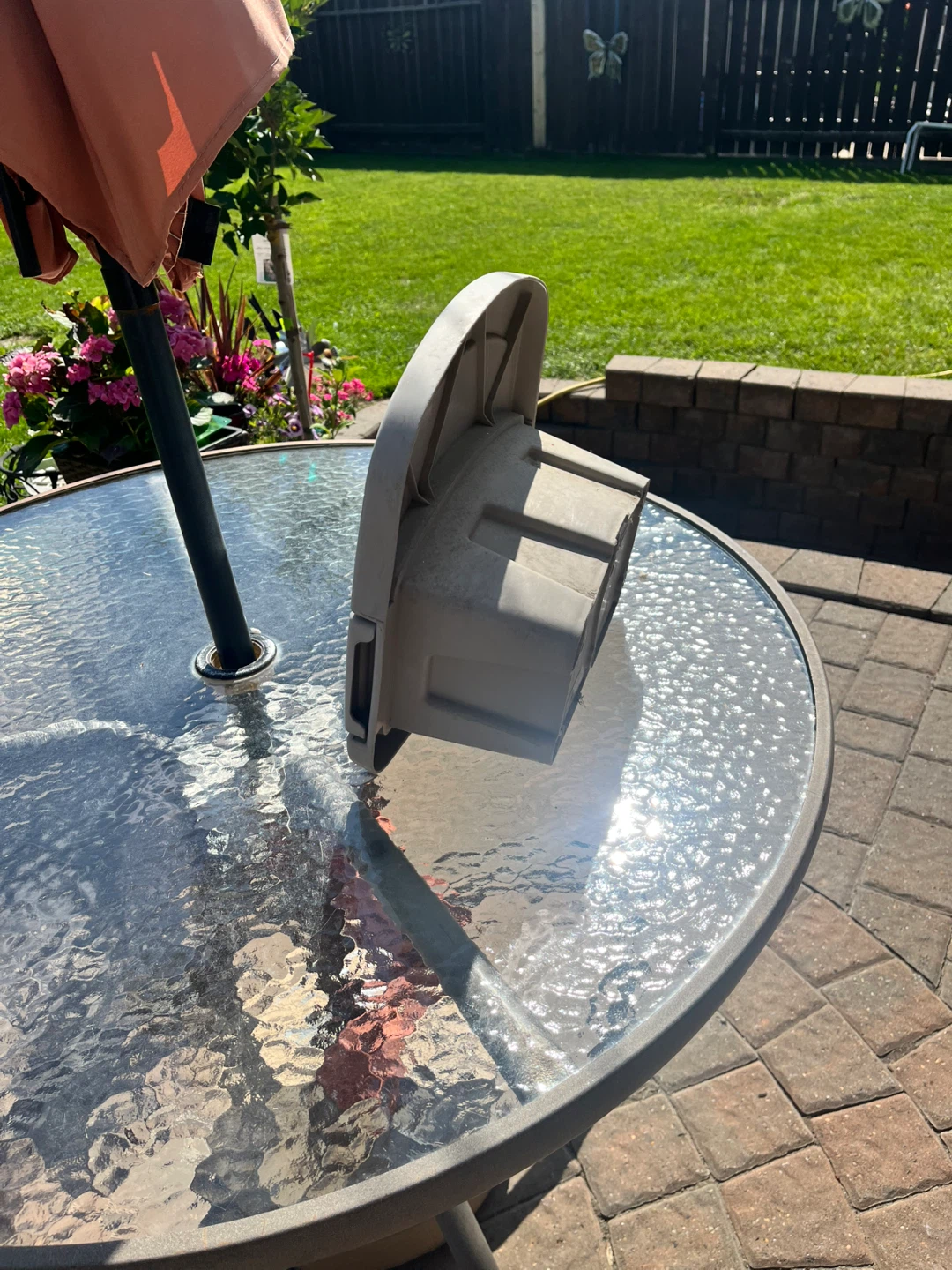 Free- patio table