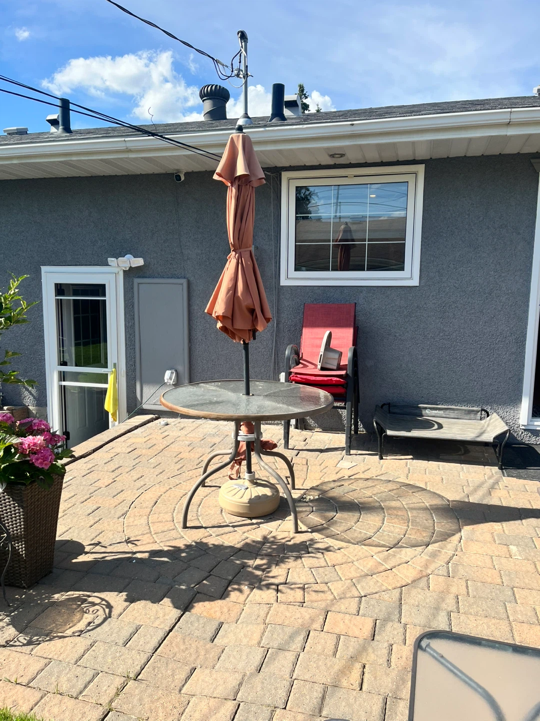 Free- patio table - photo 2