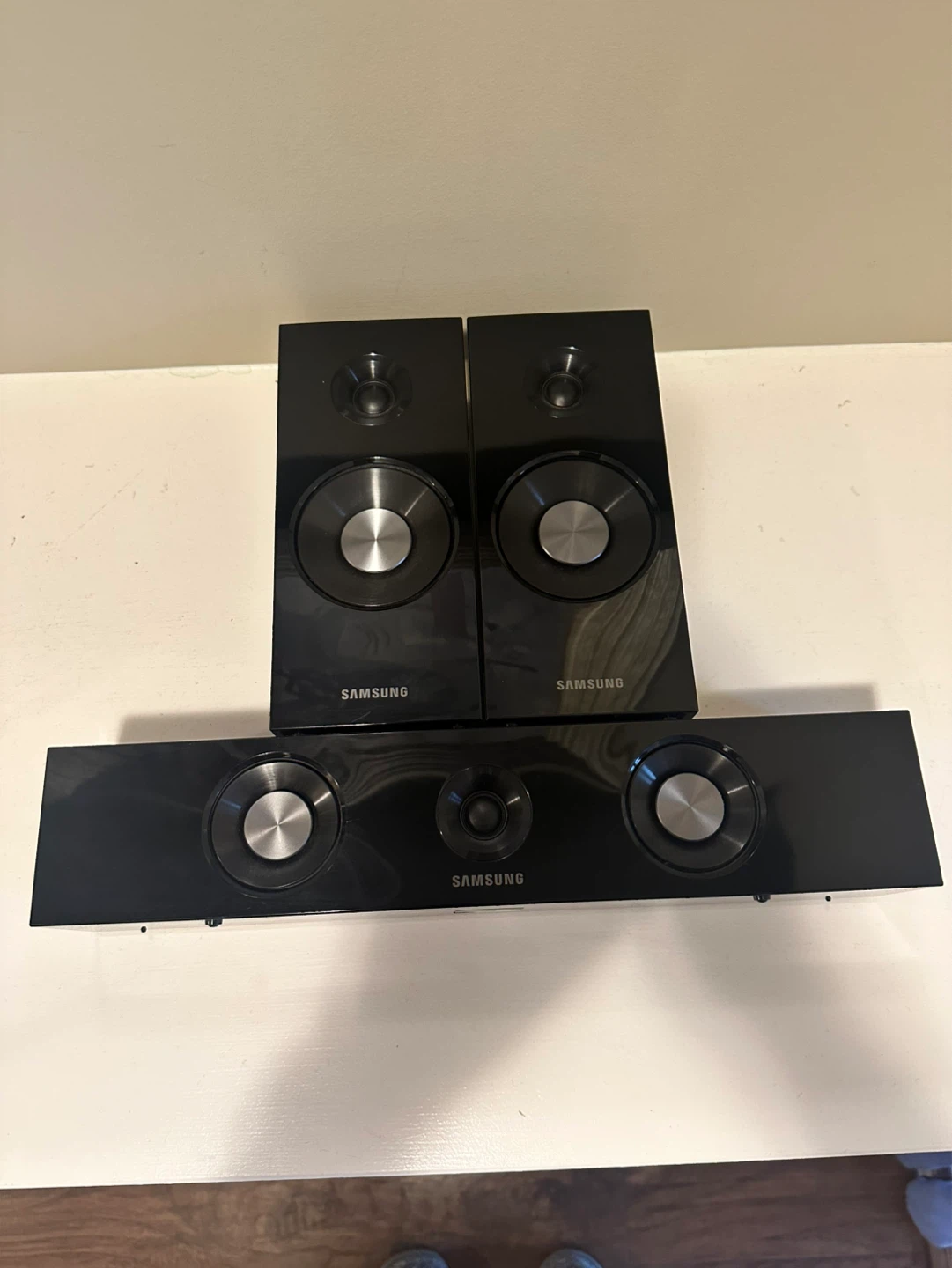Samsung 2.1 Channel Soundbar Speakers