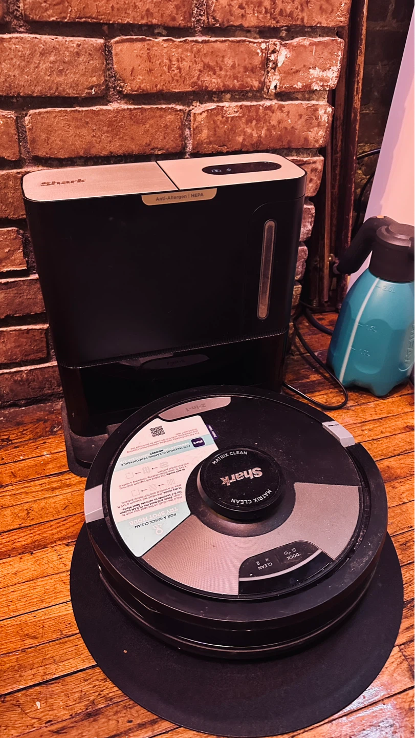 Like New Shark AI Robot Vacuum Mopping Robot