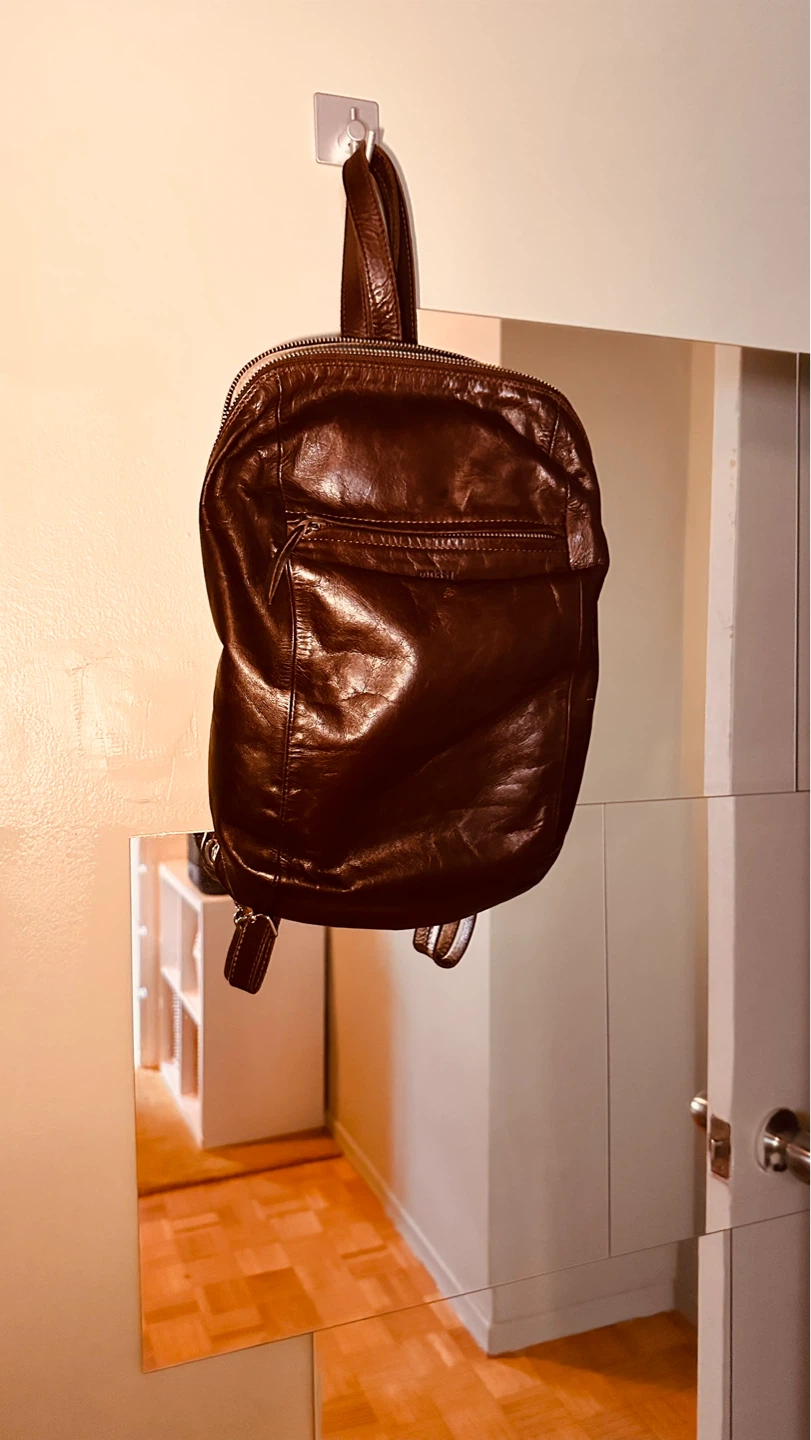 M0851 Unisex Distressed Leather backpack