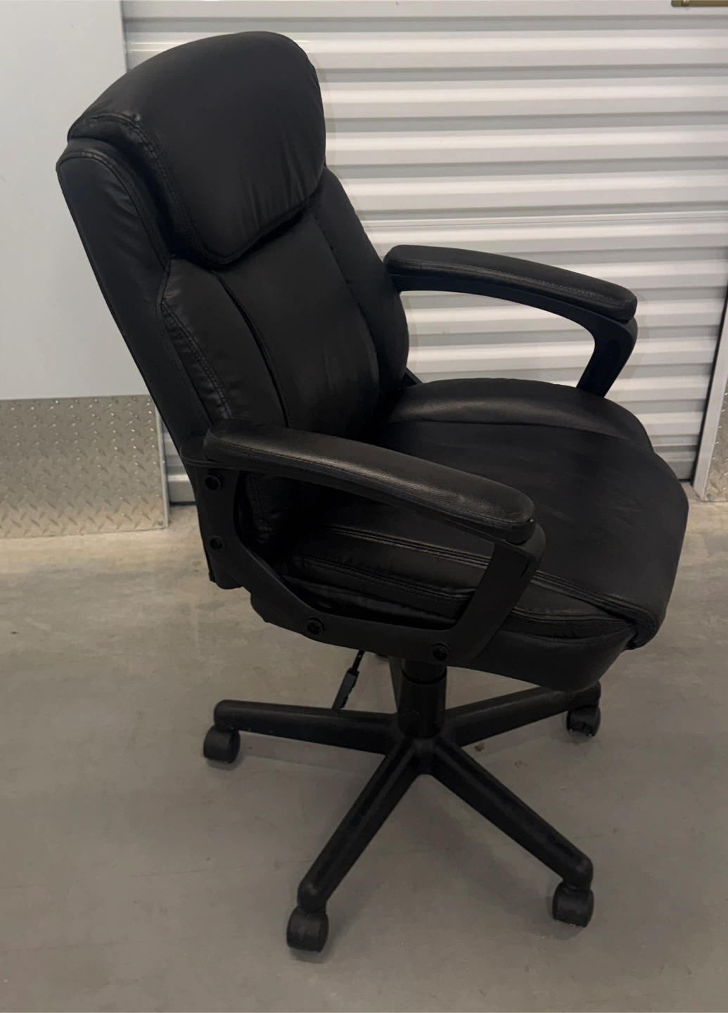 Black Executive Leather Office Chair - photo 3
