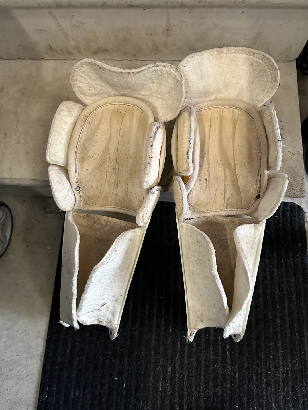 Cooper Hockey Shin Pads - 15.5” inches - photo 2
