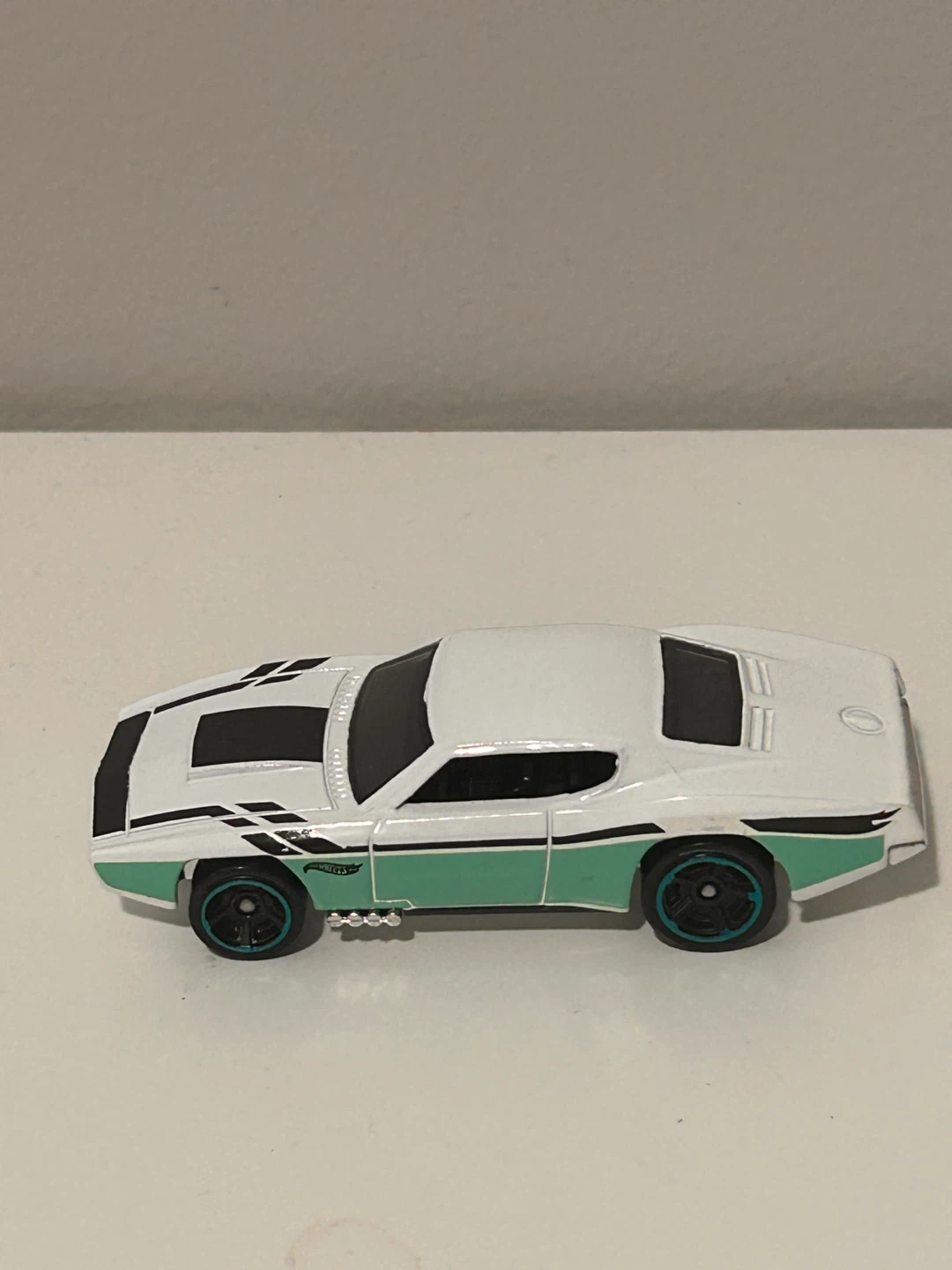 Hot Wheels White Sport Car