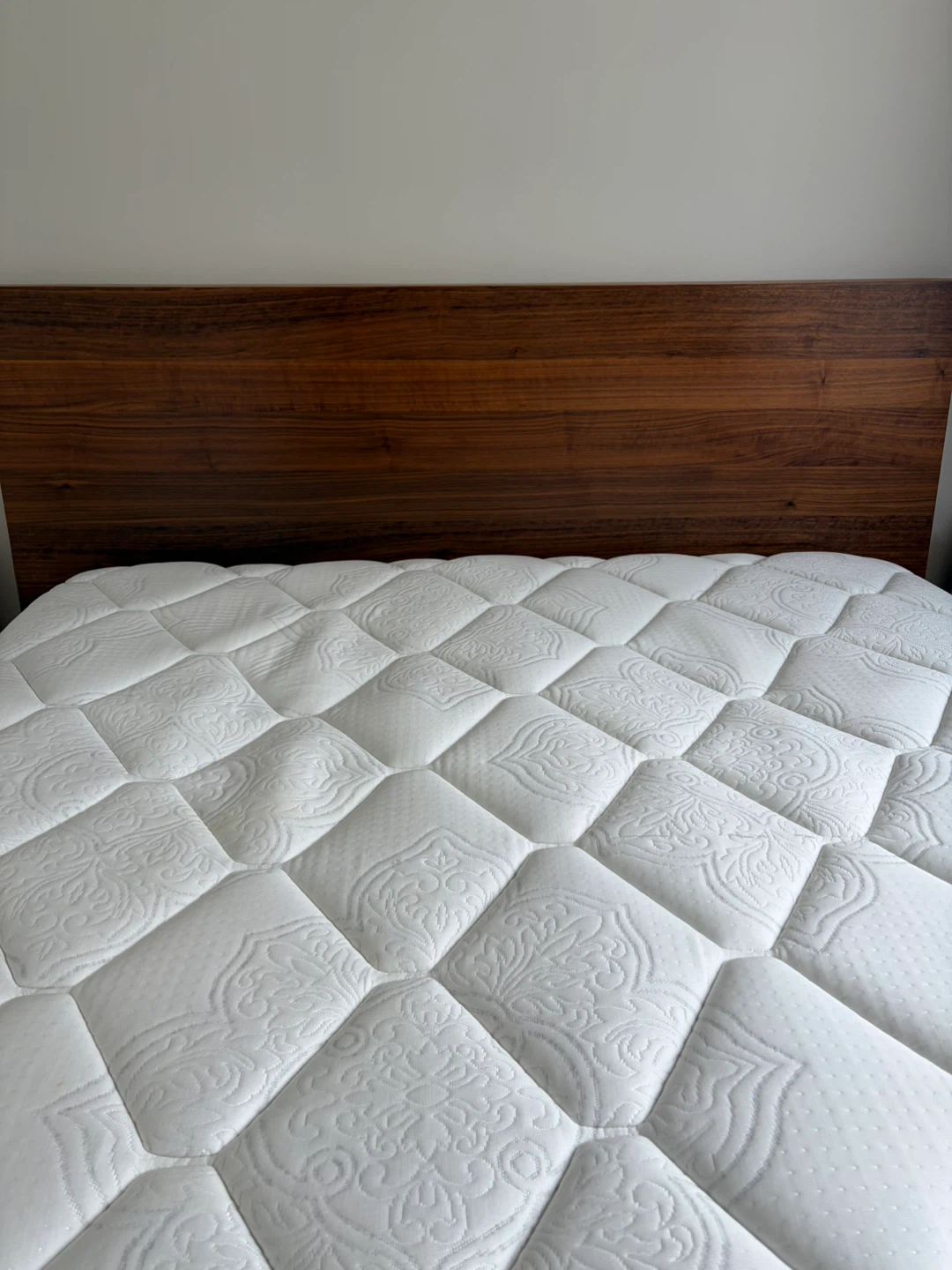 EQ3 Queen Storage Bed + Kingsdown Mattress - photo 4