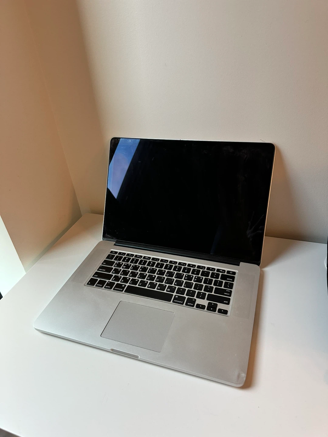 Apple MacBook Pro Laptop - photo 2