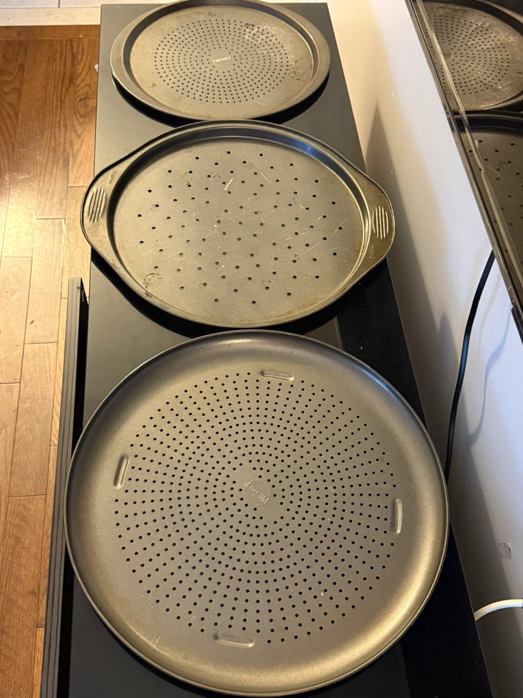 Set of 3 Perforated Pizza Pans