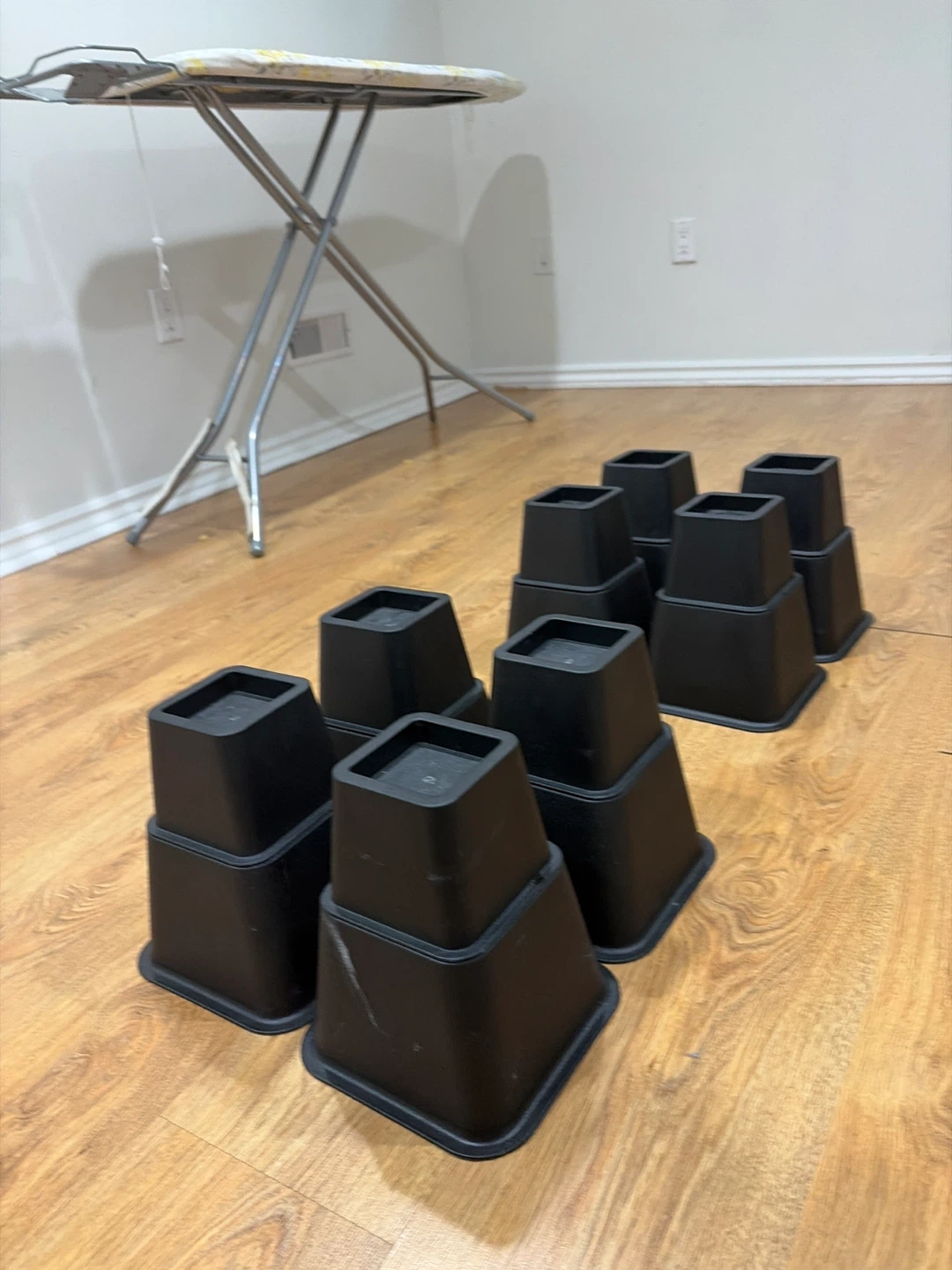 Black Bed Risers - Two sets of 4 - photo 2