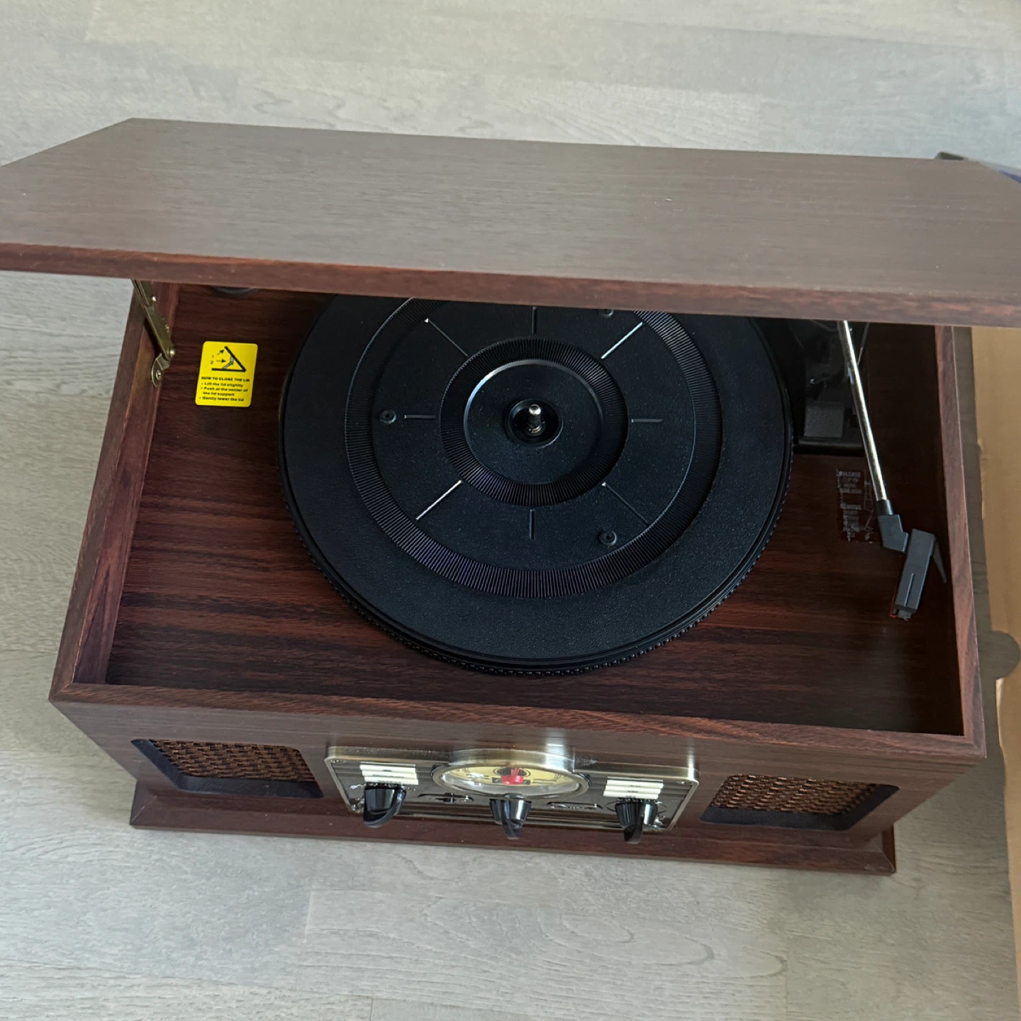 Victrola Quincy 6-in-1 LP music player bluetooth - photo 3
