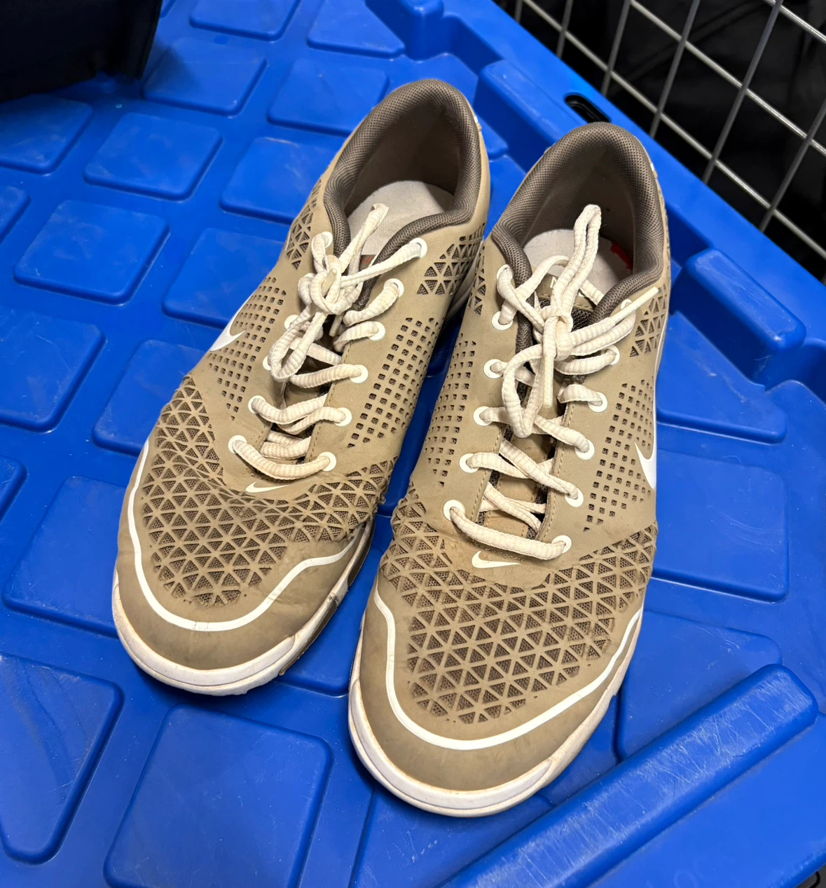 Nike Golf Shoes – Men’s US 9