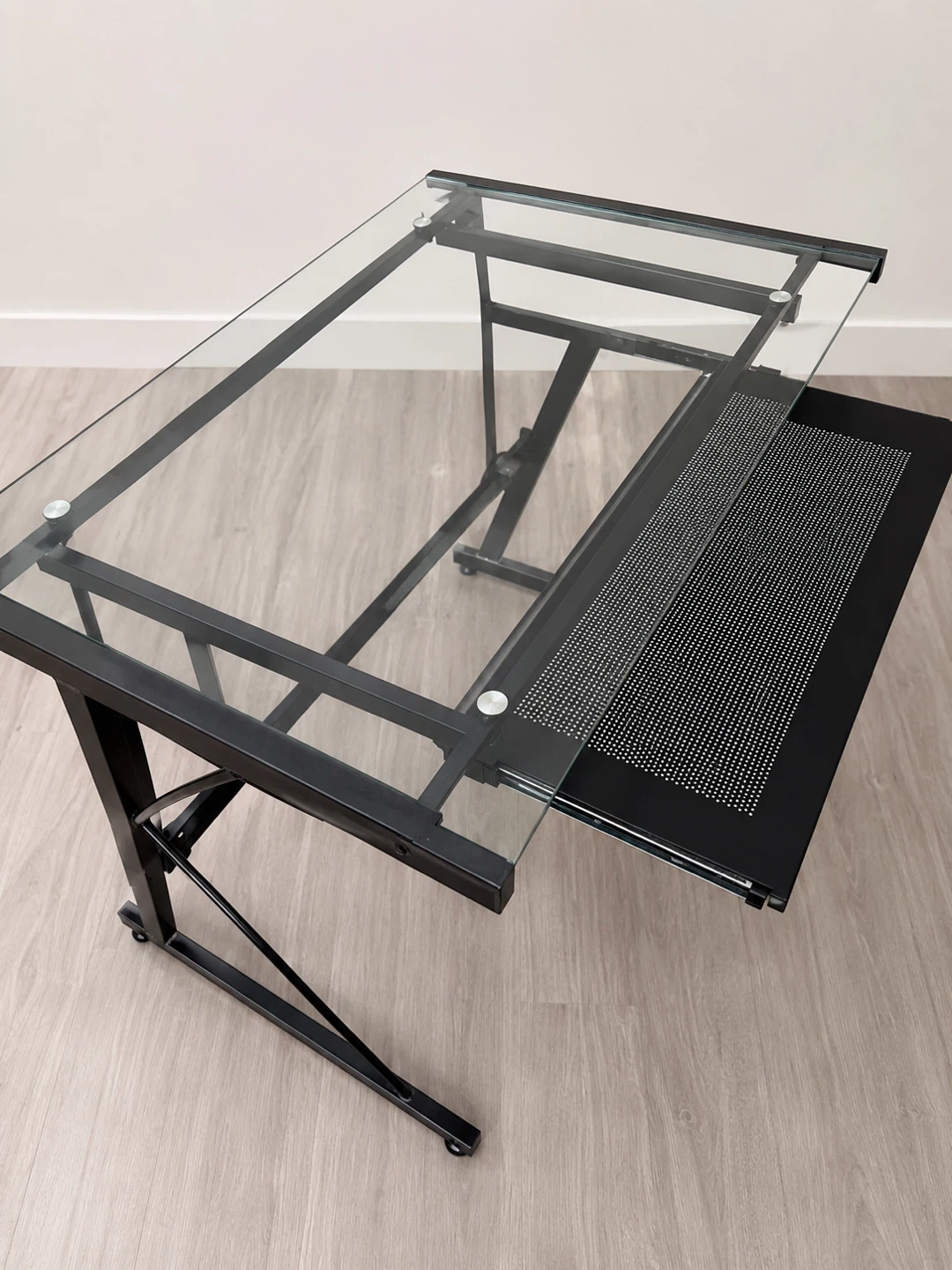 Modern Glass Computer Desk – Minimal & Sleek Setup Upgrade