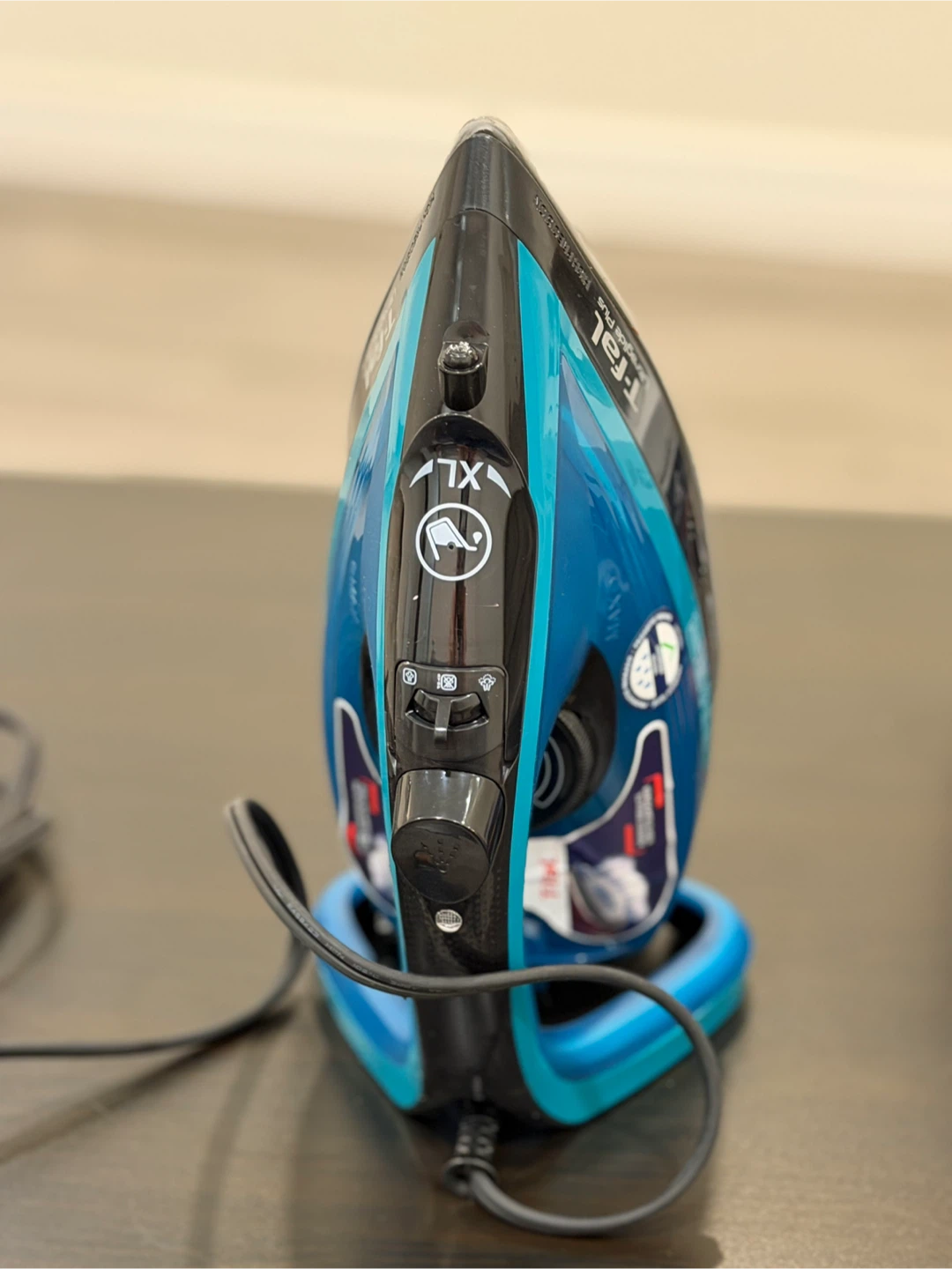 T-fal Ultraglide Plus Steam Iron (Brand New) - photo 3
