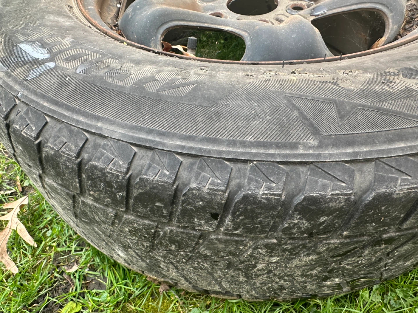 Bridgestone Tire 245/70R17 - photo 4