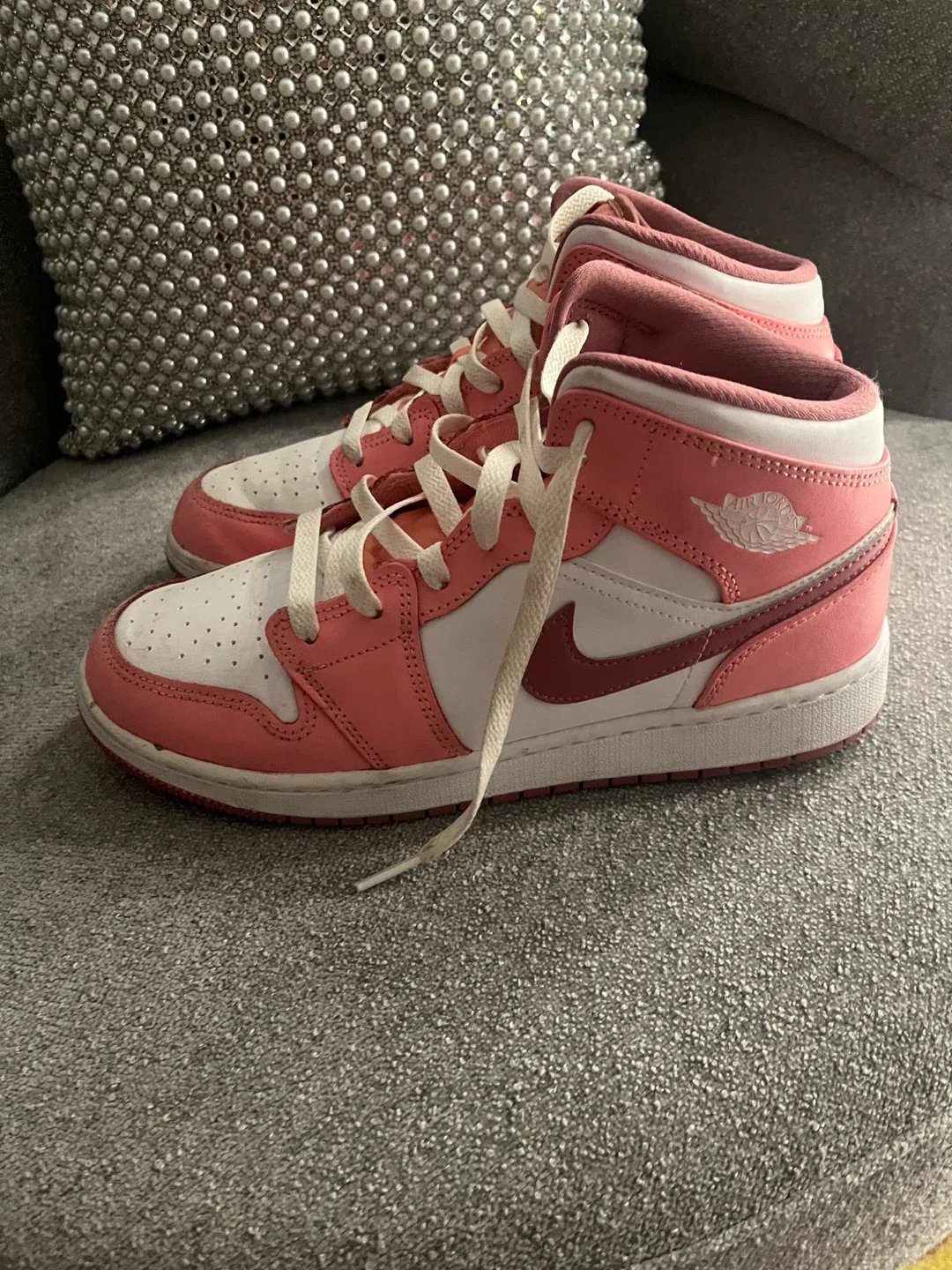 Air Jordan 1 Mid Pink & White Shoes