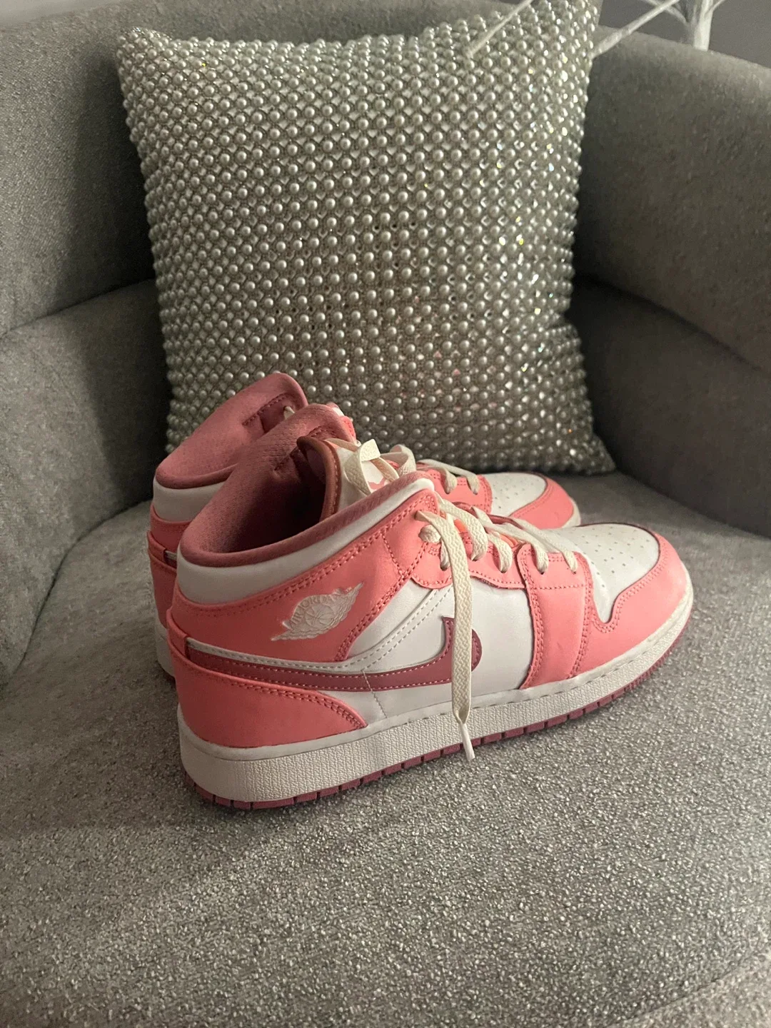 Air Jordan 1 Mid Pink & White Shoes - photo 3