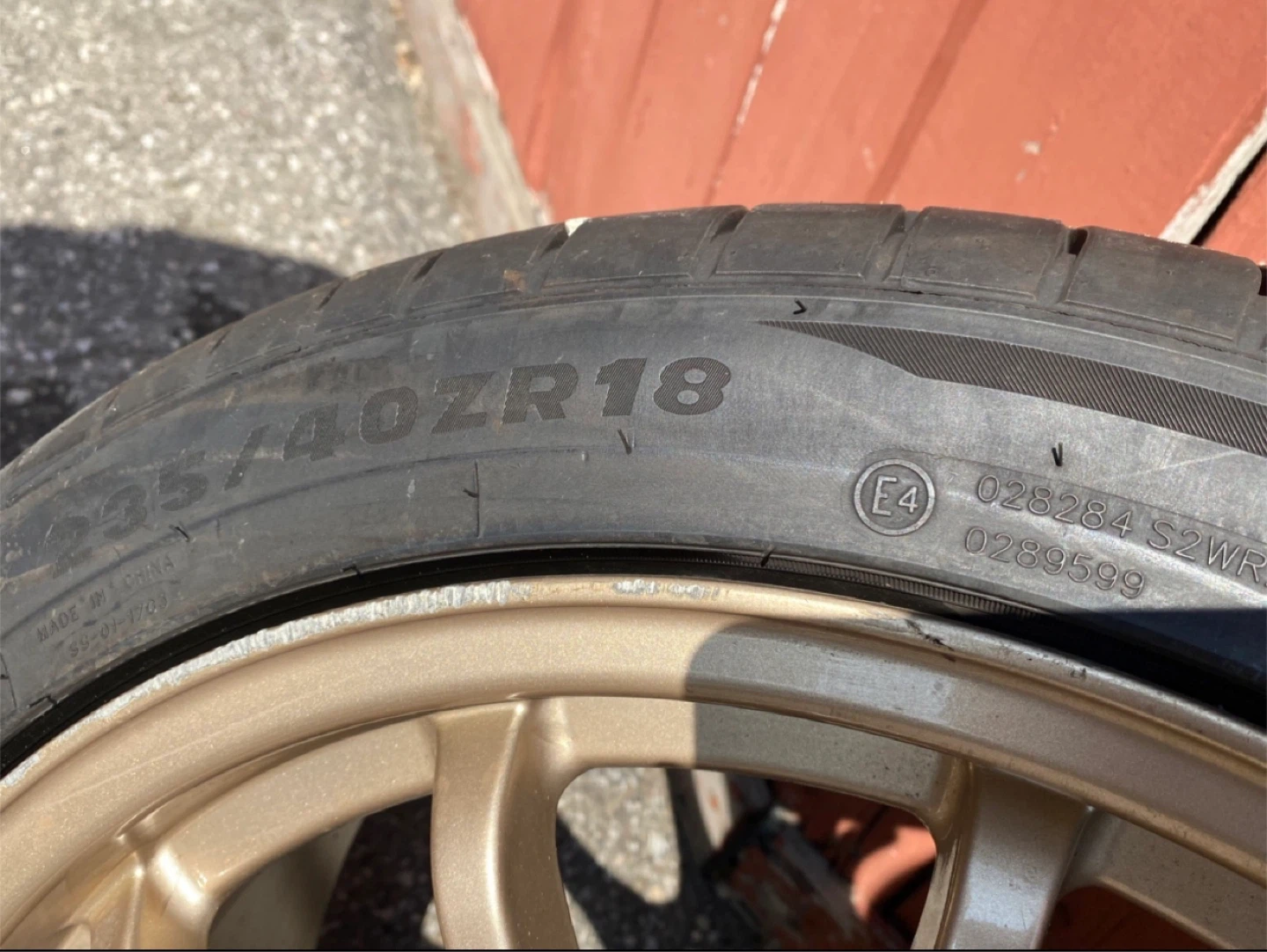 Set of 4 Gold Rims with Tires - 235/40ZR18 - photo 4