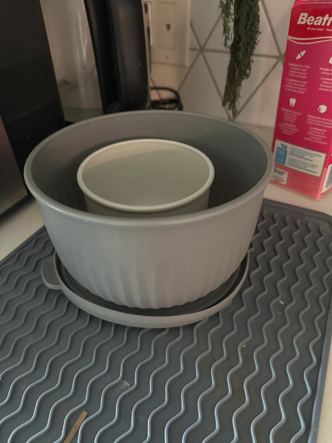 Grey Mixing bowls with lids