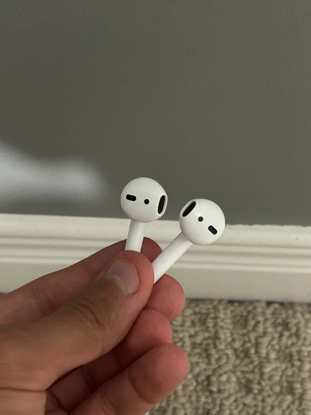 Apple AirPods (2nd Generation) – Excellent Working Condition - photo 2