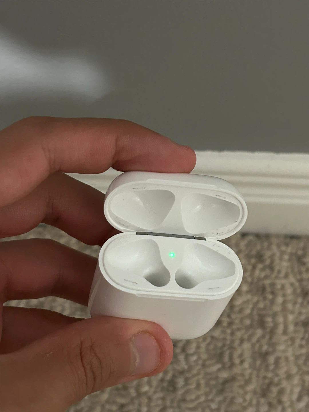 Apple AirPods (2nd Generation) – Excellent Working Condition - photo 3