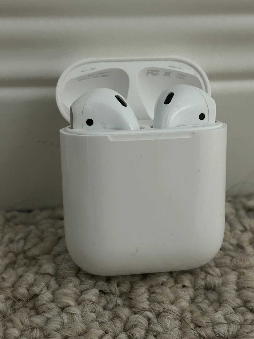 Apple AirPods (2nd Generation) – Excellent Working Condition - photo 4