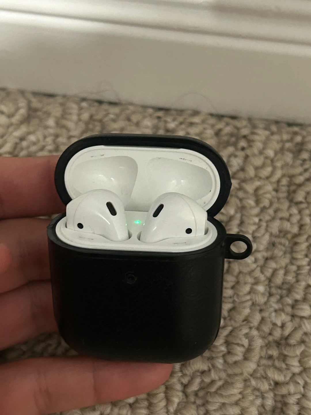 Apple AirPods (2nd Generation) – Excellent Working Condition - photo 5