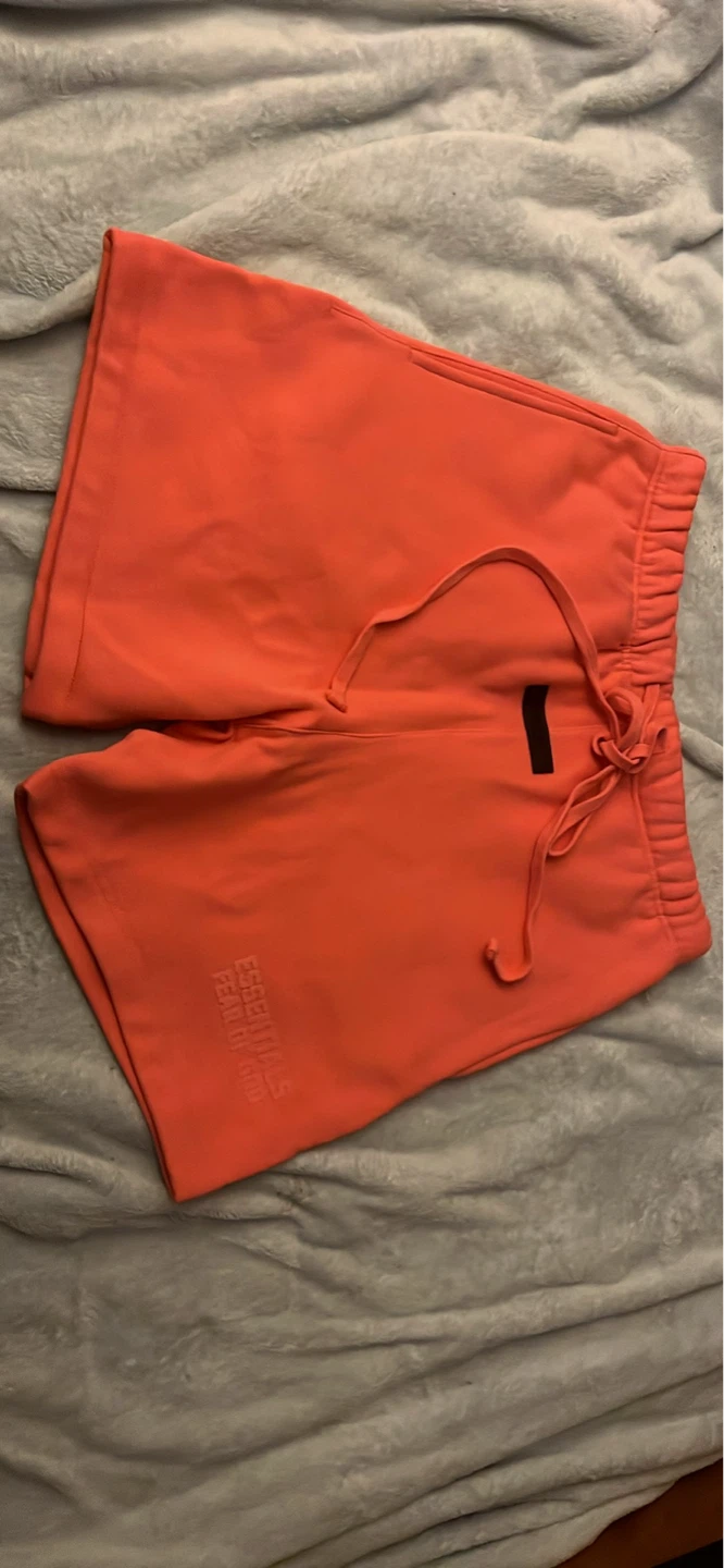 Fear of God Essentials Shorts Size S coral reef.
