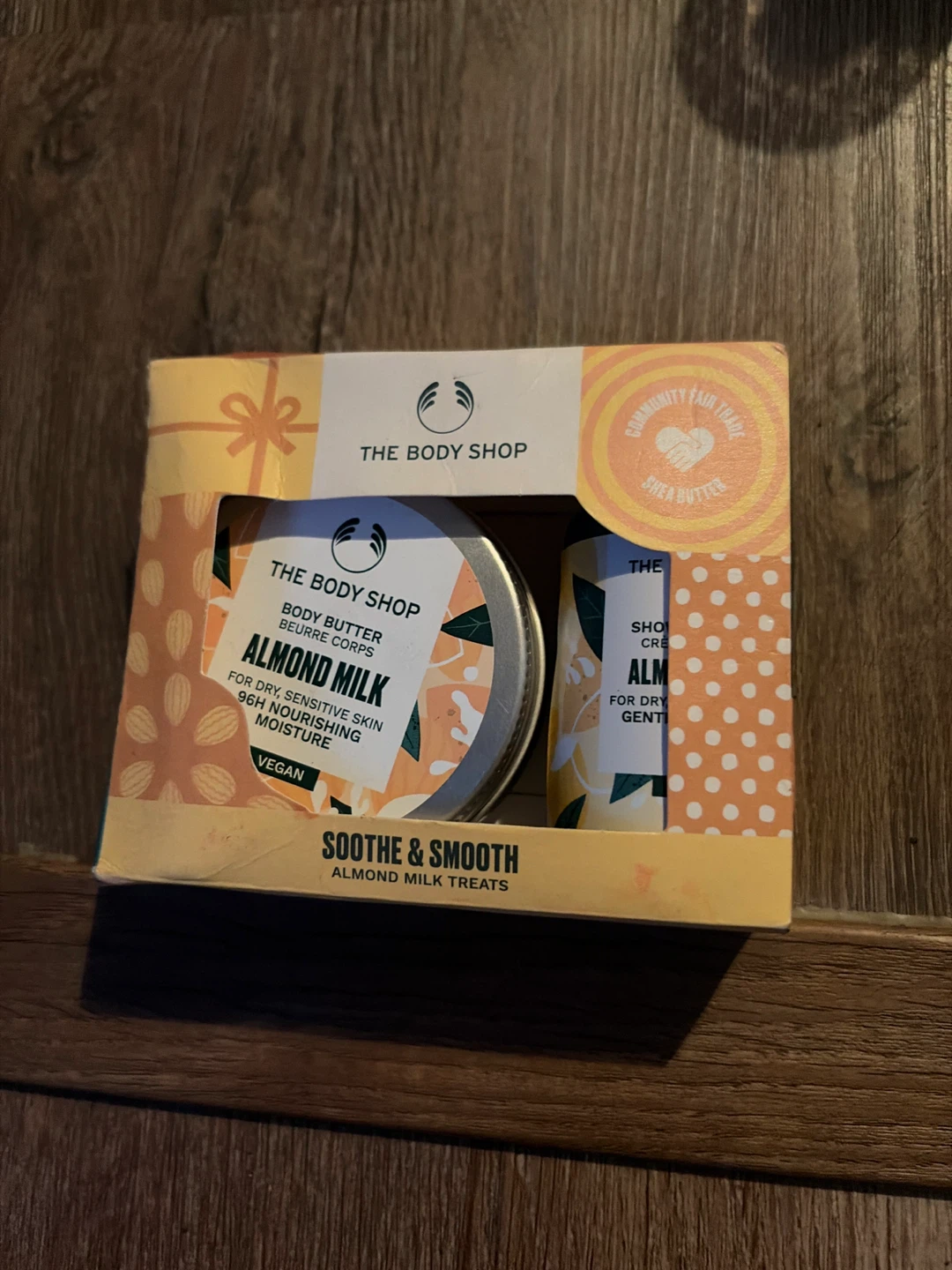 The Body Shop Almond Milk Soothe & Smooth Gift Set - photo 2
