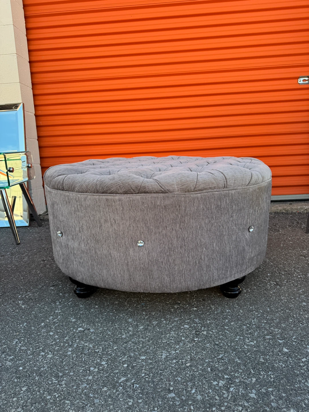 ✨ Elegant Tufted Ottoman / Coffee Table ✨ - photo 2