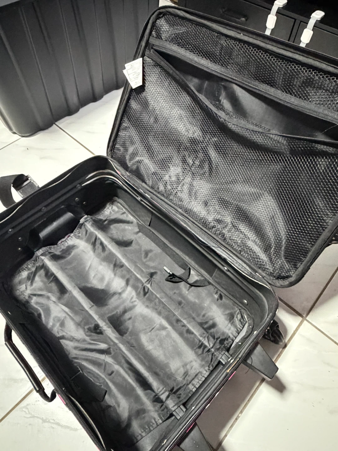 Pink and Grey Geometric Rolling Suitcase - photo 2