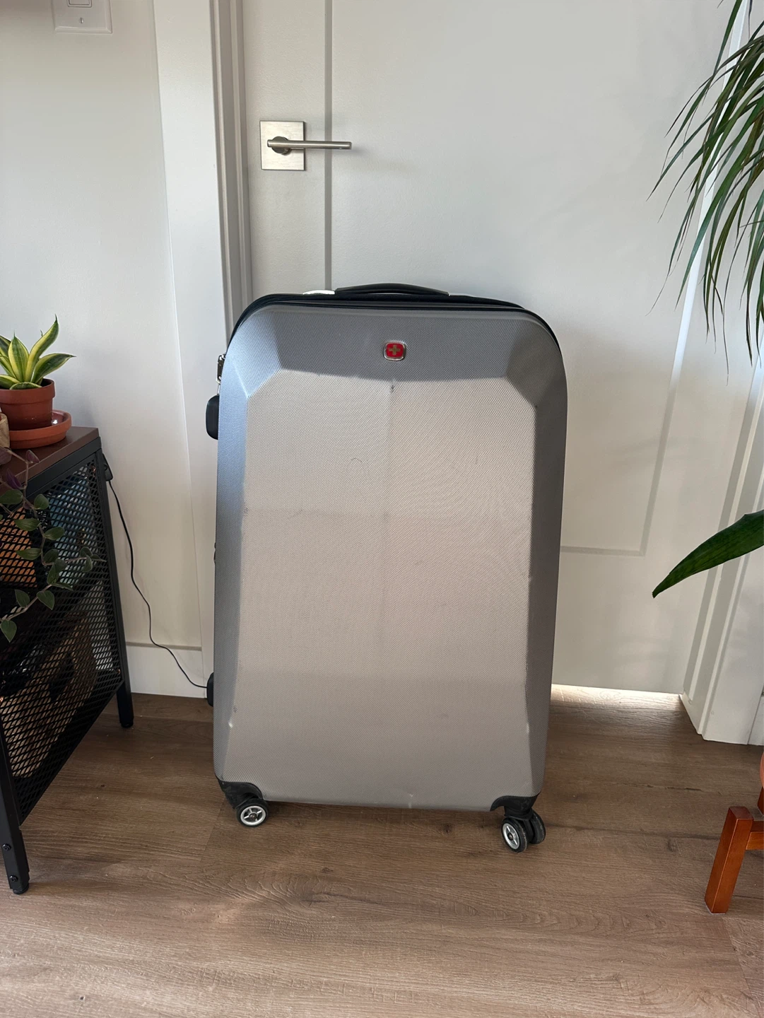 Swiss Gear Large Hard Shell Luggage – Expandable