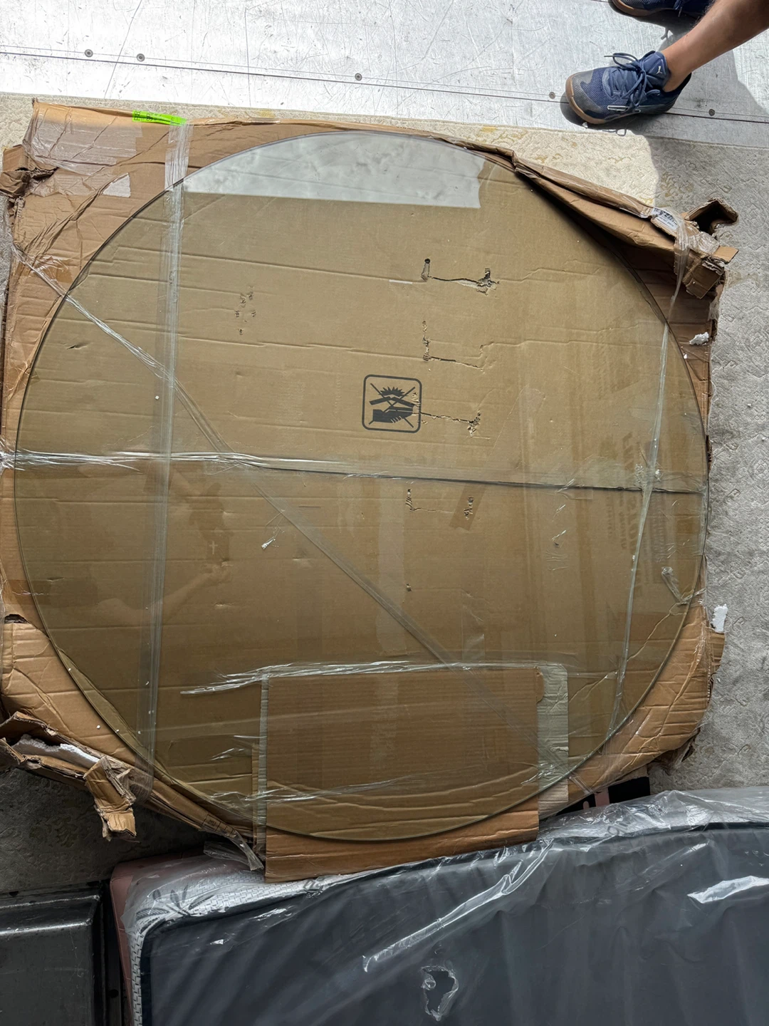 ✨ 55” Round Tempered Glass Table Top ✨