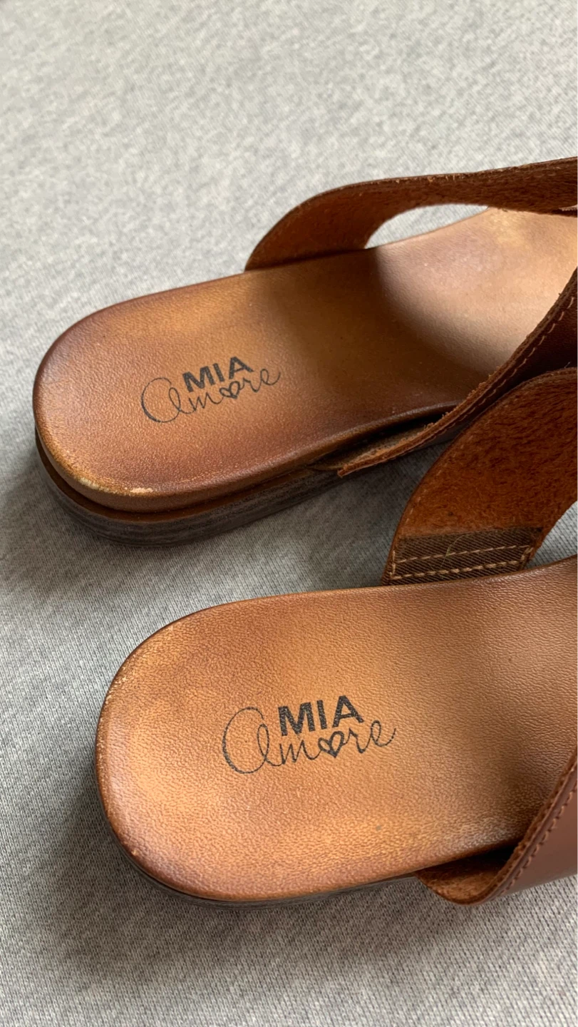 MIA AMORE Women's Brown Leather Thong Sandals - Size 9 W - photo 3