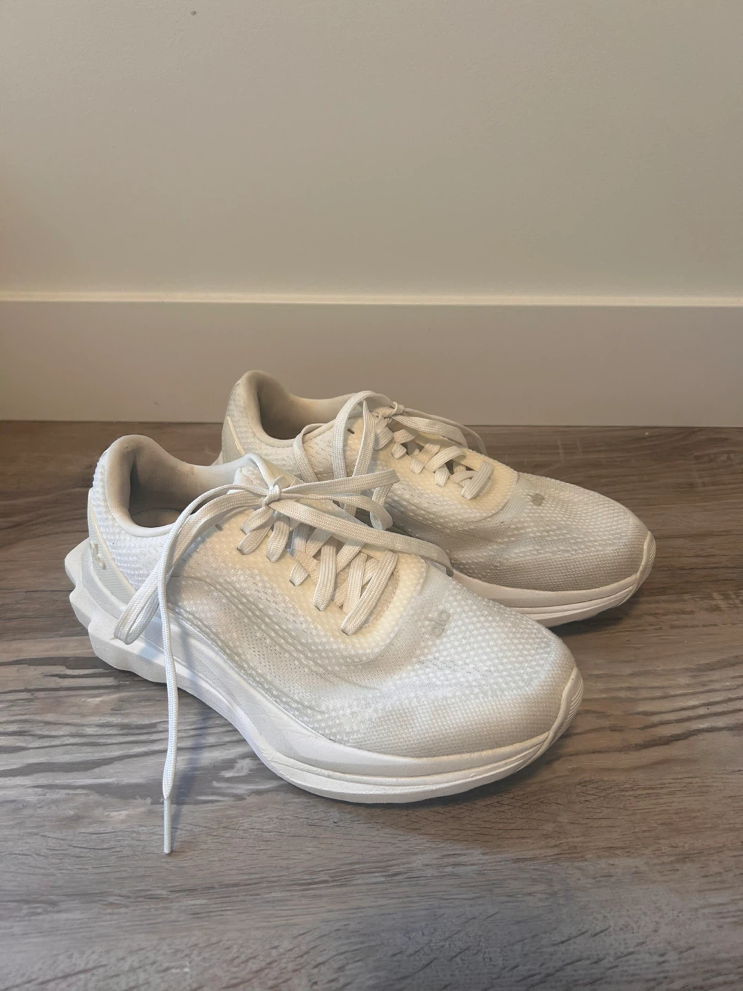 Alo White Running Shoes Size 7.5