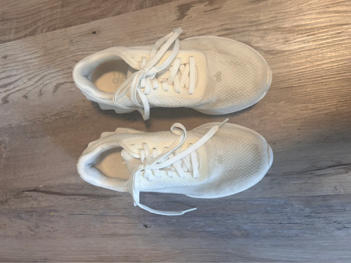 Alo White Running Shoes Size 7.5 - photo 2
