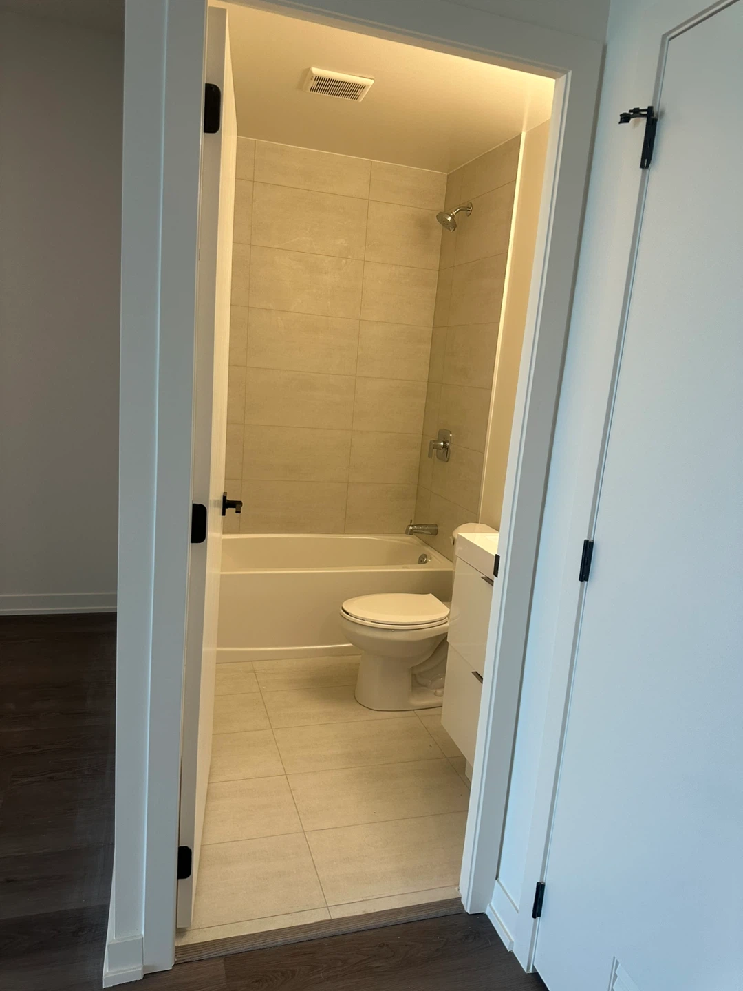 Urgent Rental – 1 Bedroom + Den Brantford Immediate Move-In - photo 2