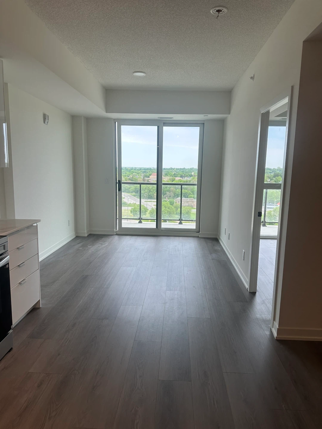 Urgent Rental – 1 Bedroom + Den Brantford Immediate Move-In - photo 3