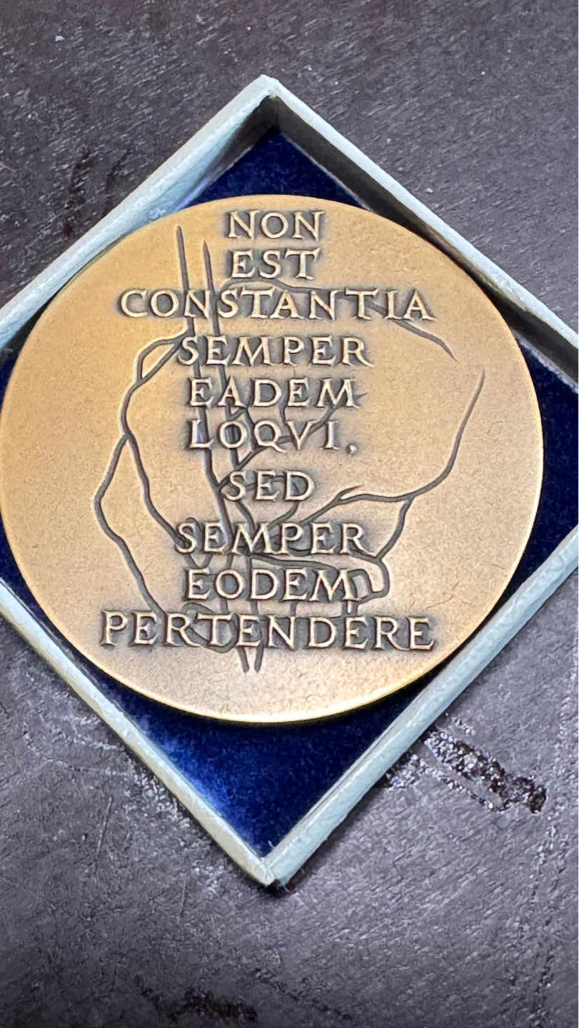 Old bronze medal - photo 2