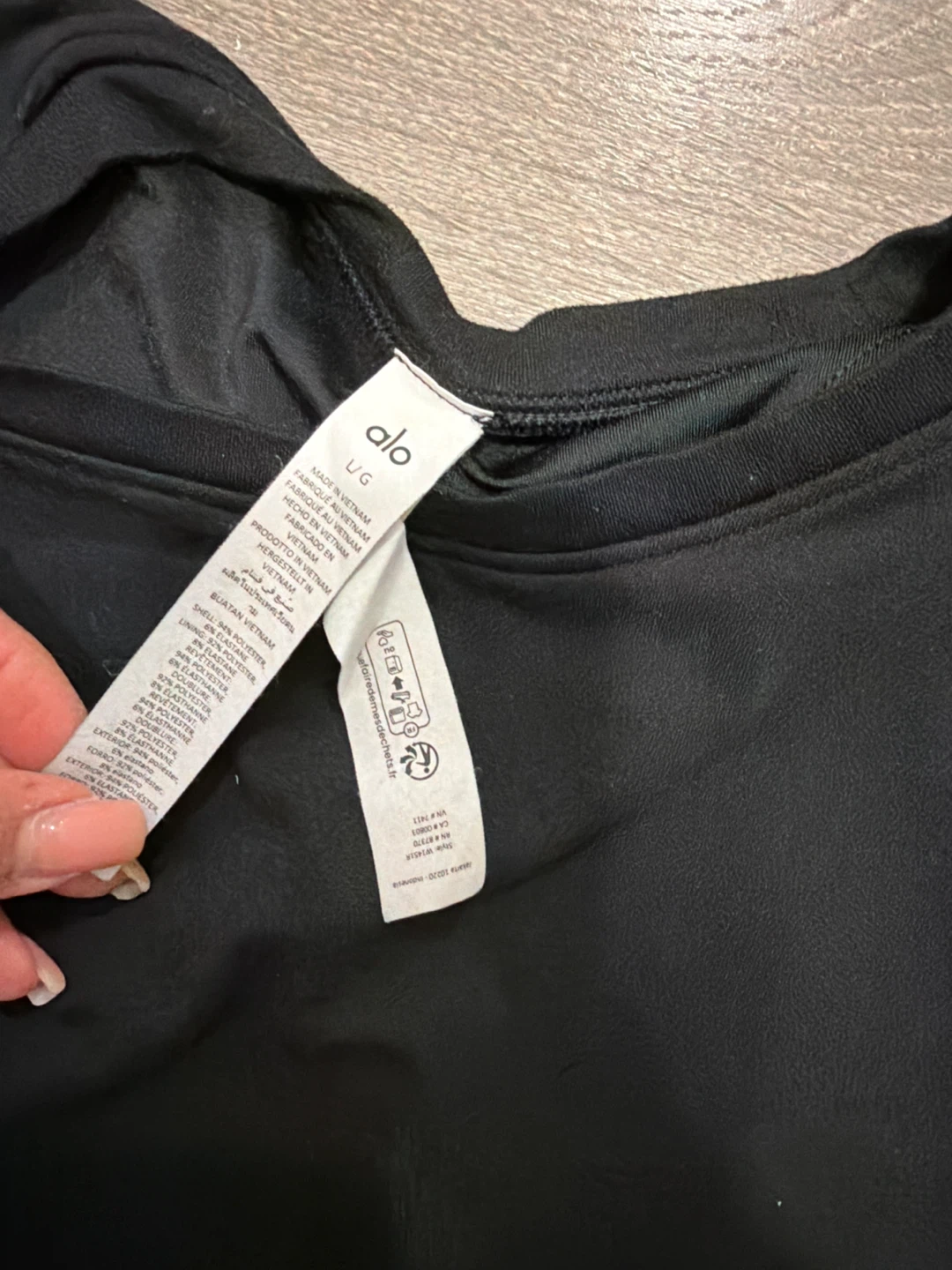 ALO YOGA Black Cropped T-Shirt - photo 3